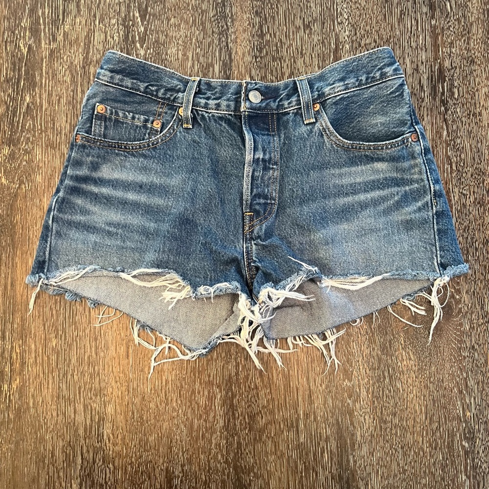 Levi’s Premium 501 Button Fly Cutoff Medium Wash Denim Jean Shorts W28